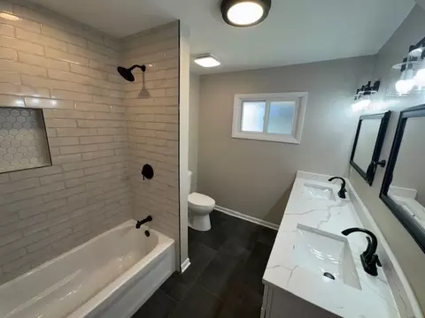 Bath - 535 Florian Dr, Des Plaines, IL 60016 photo 1 of 2