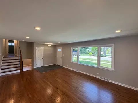 Living - 535 Florian Dr, Des Plaines, IL 60016 photo 1 of 3