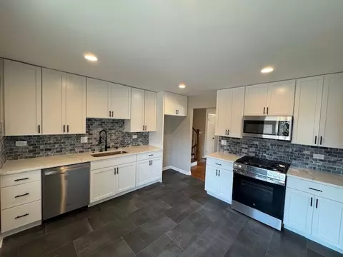 Kitchen - 535 Florian Dr, Des Plaines, IL 60016 photo 2 of 2
