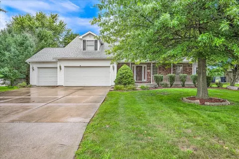 606 Valentine Ct, Hudson, IL 61748