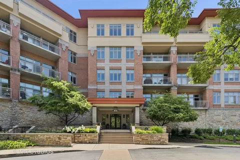 45 Prairie Park Dr #206, Wheeling, IL 60090