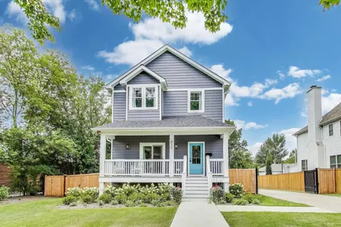 830 S Grove Ave, Barrington, IL 60010