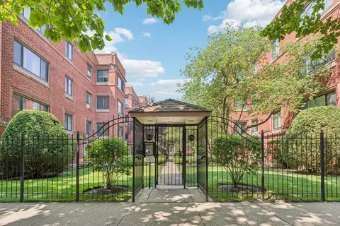 906 W Sunnyside Ave #1B, Chicago, IL 60640