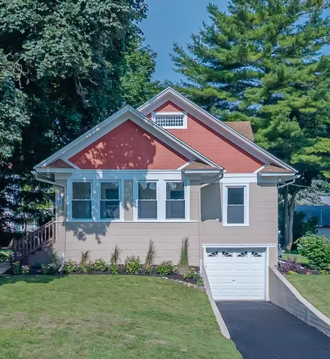 310 S Tryon St, Woodstock, IL 60098