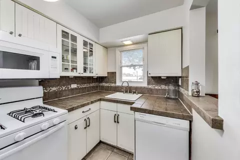 Kitchen - 1555 Monroe Ave #2, River Forest, IL 60305 photo 2 of 3