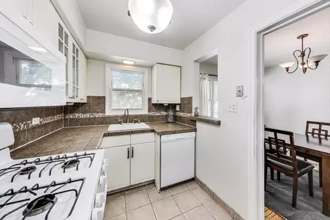 Kitchen - 1555 Monroe Ave #2, River Forest, IL 60305 photo 1 of 3