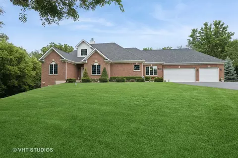 2703 Rondi Ct, Spring Grove, IL 60081
