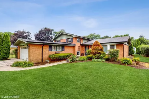 704 S Owen St, Mount Prospect, IL 60056