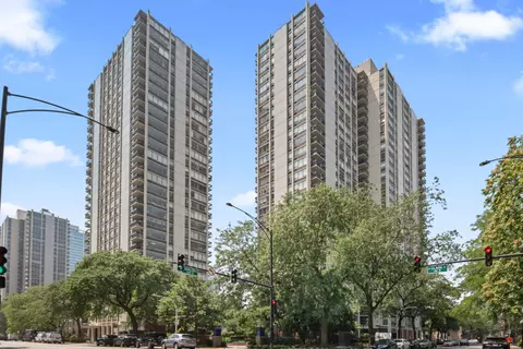 1360 N Sandburg Ter #2704C, Chicago, IL 60610