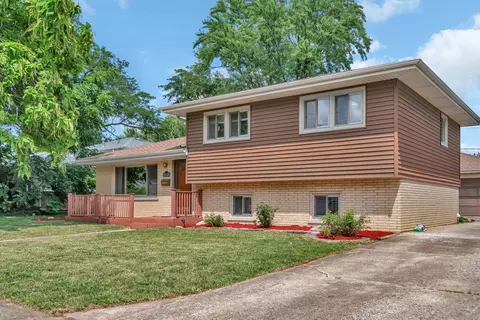 1035 Walter St, Lemont, IL 60439