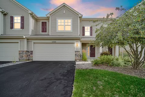 1325 Newport Cir, Pingree Grove, IL 60140