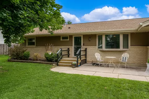 1136 Jackson St, Pecatonica, IL 61063 photo 3