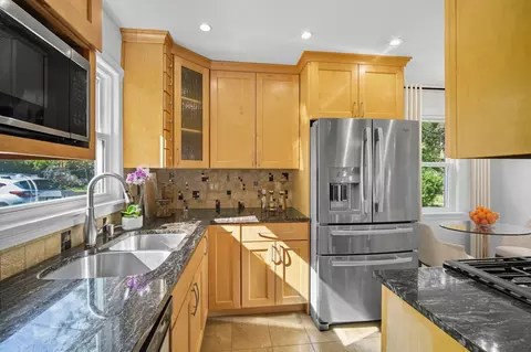 Kitchen - 630 Hermitage Dr, Deerfield, IL 60015 photo 2 of 2