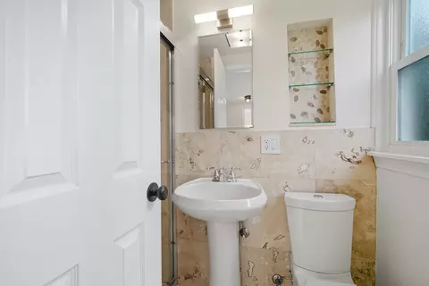 Bath - 630 Hermitage Dr, Deerfield, IL 60015 photo 2 of 2
