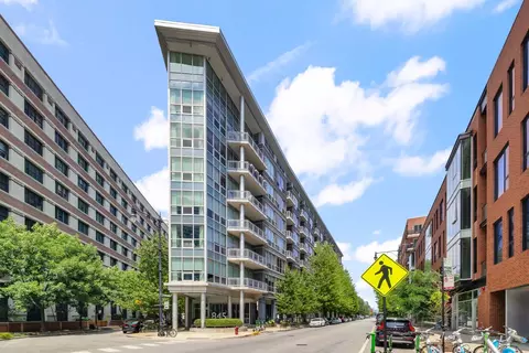 845 N Kingsbury St #302, Chicago, IL 60610