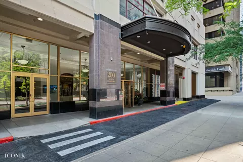 200 N Dearborn St #1007, Chicago, IL 60601