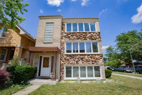 5834 W Foster Ave, Chicago, IL 60630