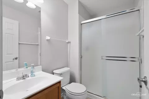 Bath - 2321 Twilight Dr, Aurora, IL 60503 photo 1 of 2