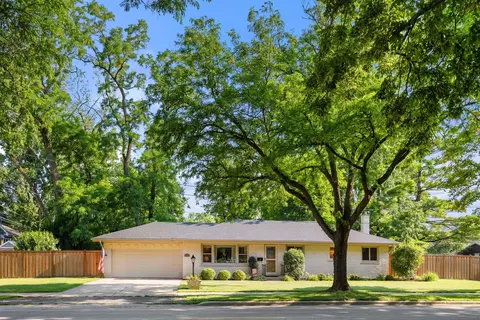 8625 Washington Ave, Brookfield, IL 60513