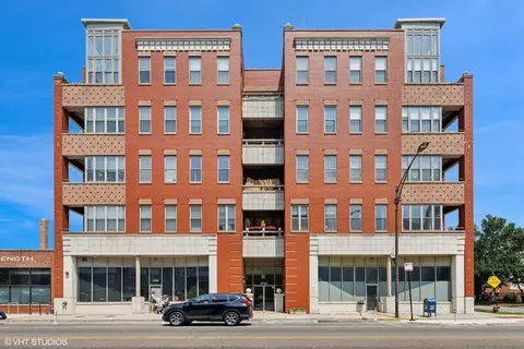 2700 W Belmont Ave #205, Chicago, IL 60618