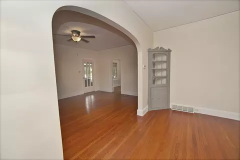 Living - 2721 6th St, Peru, IL 61354 photo 3 of 3