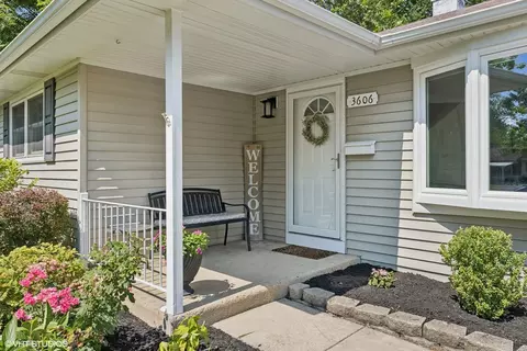 3606 Meadow Dr, Rolling Meadows, IL 60008 photo 2