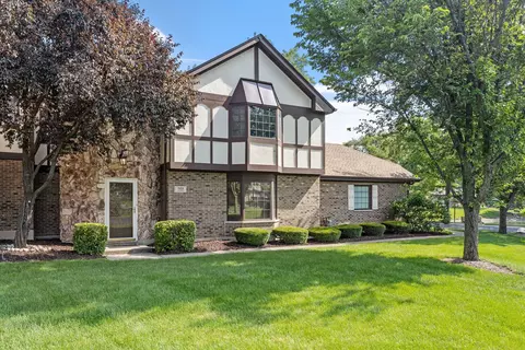 8459 Edelweiss Dr, Palos Park, IL 60464