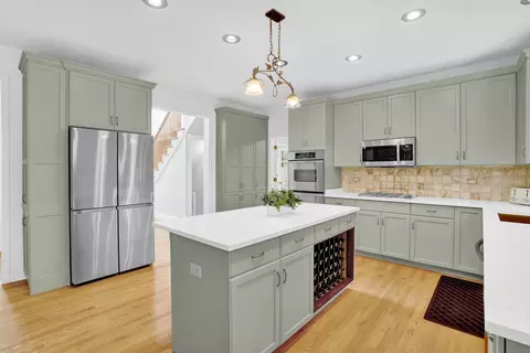 Kitchen - 246 Hawk Hollow Dr, Bartlett, IL 60103 photo 1 of 5