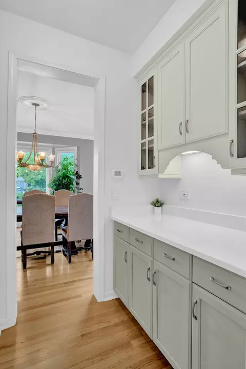 Kitchen - 246 Hawk Hollow Dr, Bartlett, IL 60103 photo 5 of 5