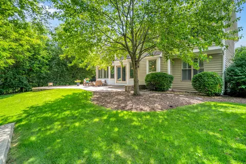 Exterior - 246 Hawk Hollow Dr, Bartlett, IL 60103 photo 2 of 4
