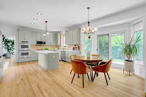 Kitchen - 246 Hawk Hollow Dr, Bartlett, IL 60103 photo 2 of 5