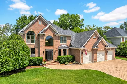 Exterior - 246 Hawk Hollow Dr, Bartlett, IL 60103 photo 4 of 4