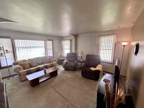 2027 10th St, Peru, IL 61354 photo 5