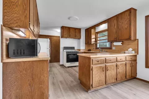 Kitchen - 5724 W Pauling Rd, Monee, IL 60449 photo 3 of 4