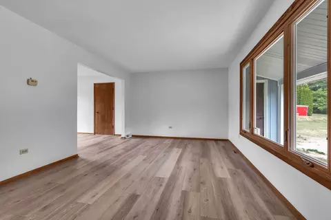Living - 5724 W Pauling Rd, Monee, IL 60449 photo 2 of 3