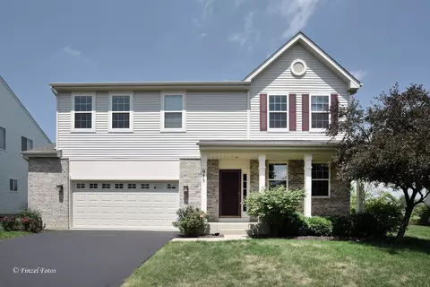 975 Valley Stream Dr, Pingree Grove, IL 60140