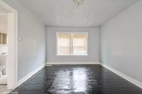 Living - 32 E 119th St, Chicago, IL 60628 photo 2 of 5