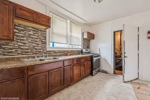 Kitchen - 32 E 119th St, Chicago, IL 60628 photo 2 of 3