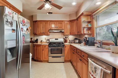 1108 Westview, Normal, IL 61761 photo 6