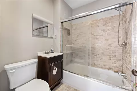 Bath - 633 Slade Ave, Elgin, IL 60120 photo 1 of 1