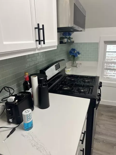 Kitchen - 7446 W 64th St, Summit, IL 60501 photo 7 of 8