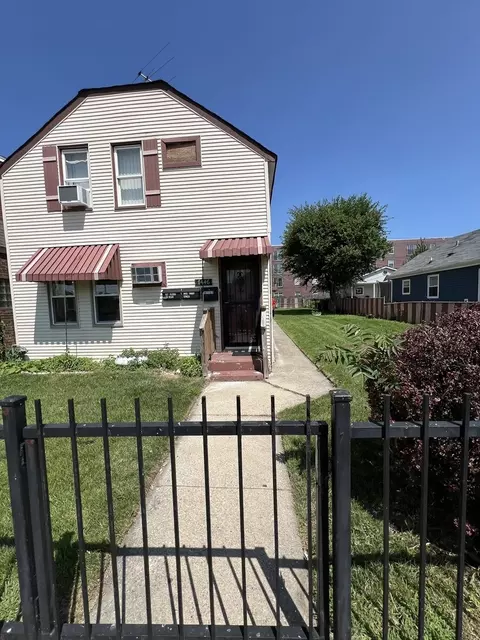7446 W 64th St, Summit, IL 60501
