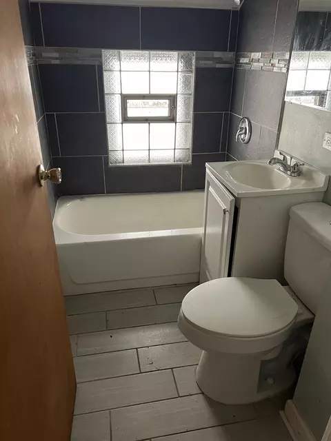 Bath - 7446 W 64th St, Summit, IL 60501 photo 3 of 4
