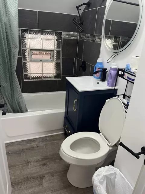 Bath - 7446 W 64th St, Summit, IL 60501 photo 4 of 4