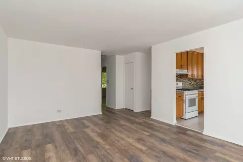 Living - 328 Walnut Cir, Bolingbrook, IL 60440 photo 2 of 3