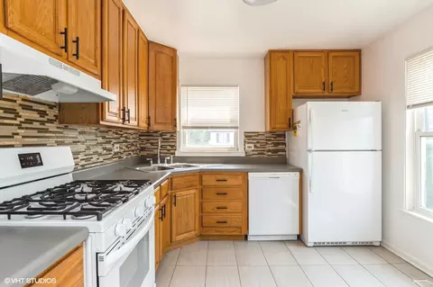 Kitchen - 328 Walnut Cir, Bolingbrook, IL 60440 photo 1 of 1