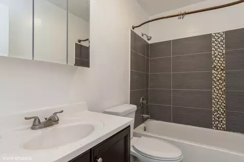 Bath - 328 Walnut Cir, Bolingbrook, IL 60440 photo 1 of 2