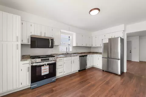 Kitchen - 1063 S 8th Ave, Kankakee, IL 60901 photo 2 of 2