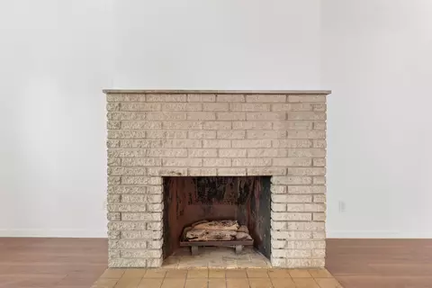 Living - 1063 S 8th Ave, Kankakee, IL 60901 photo 1 of 3