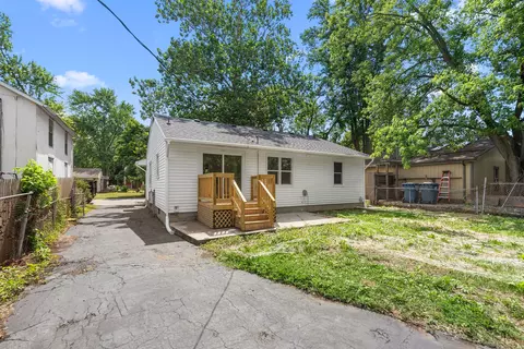 Exterior - 1063 S 8th Ave, Kankakee, IL 60901 photo 2 of 2